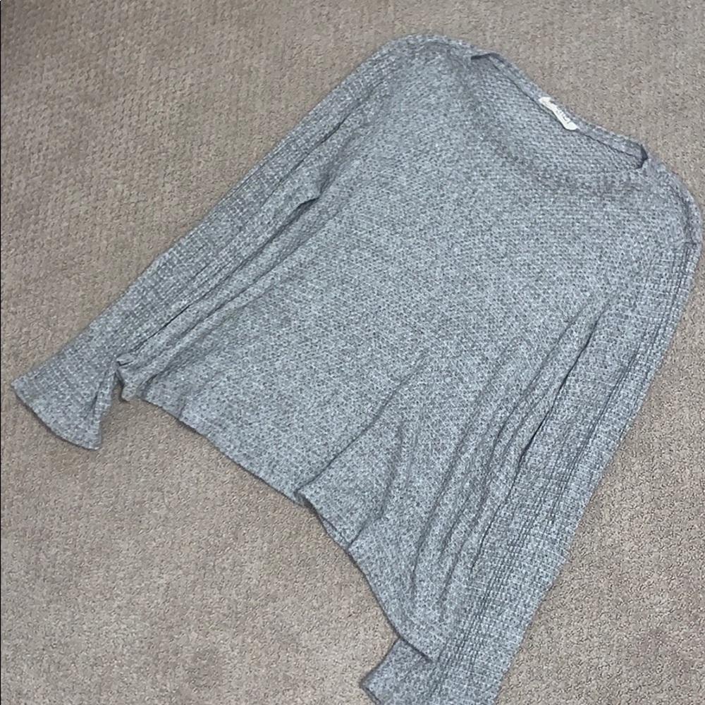 Split sleeve light weight sweater